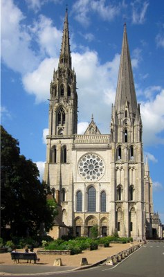 chartres-cathedral-1021517_1920(1).jpg