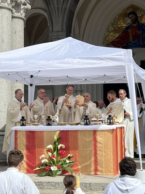 250501 Pèlerinage jubilaire normand à Pontmain (2)
