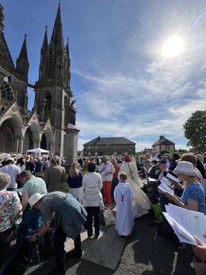 250501 Pèlerinage jubilaire normand à Pontmain (4)