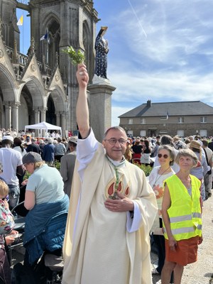 250501 Pèlerinage jubilaire normand à Pontmain (6)