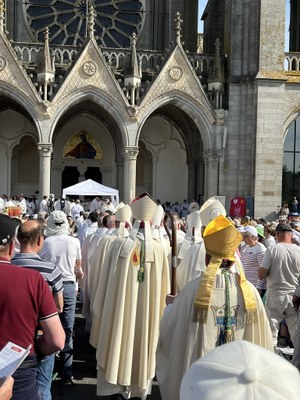 250501 Pèlerinage jubilaire normand à Pontmain (7)